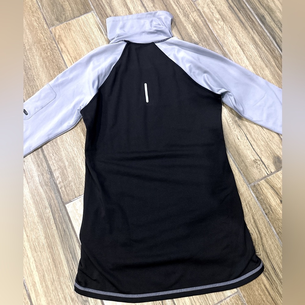 EC Reebok Running Pull Over - Picture 4 of 8